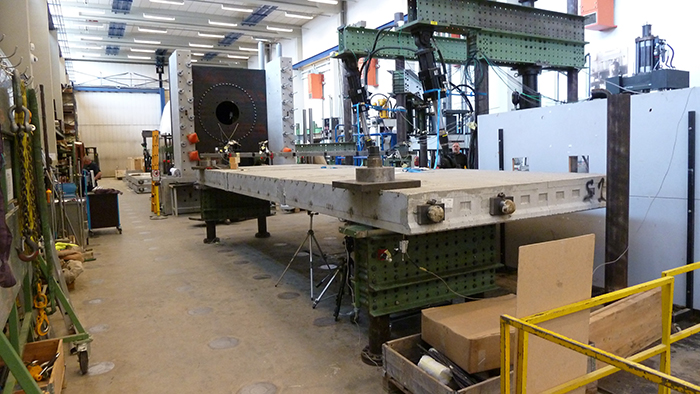 Test of pearl-chain beam in SL-decks for bending, shear, and torsion